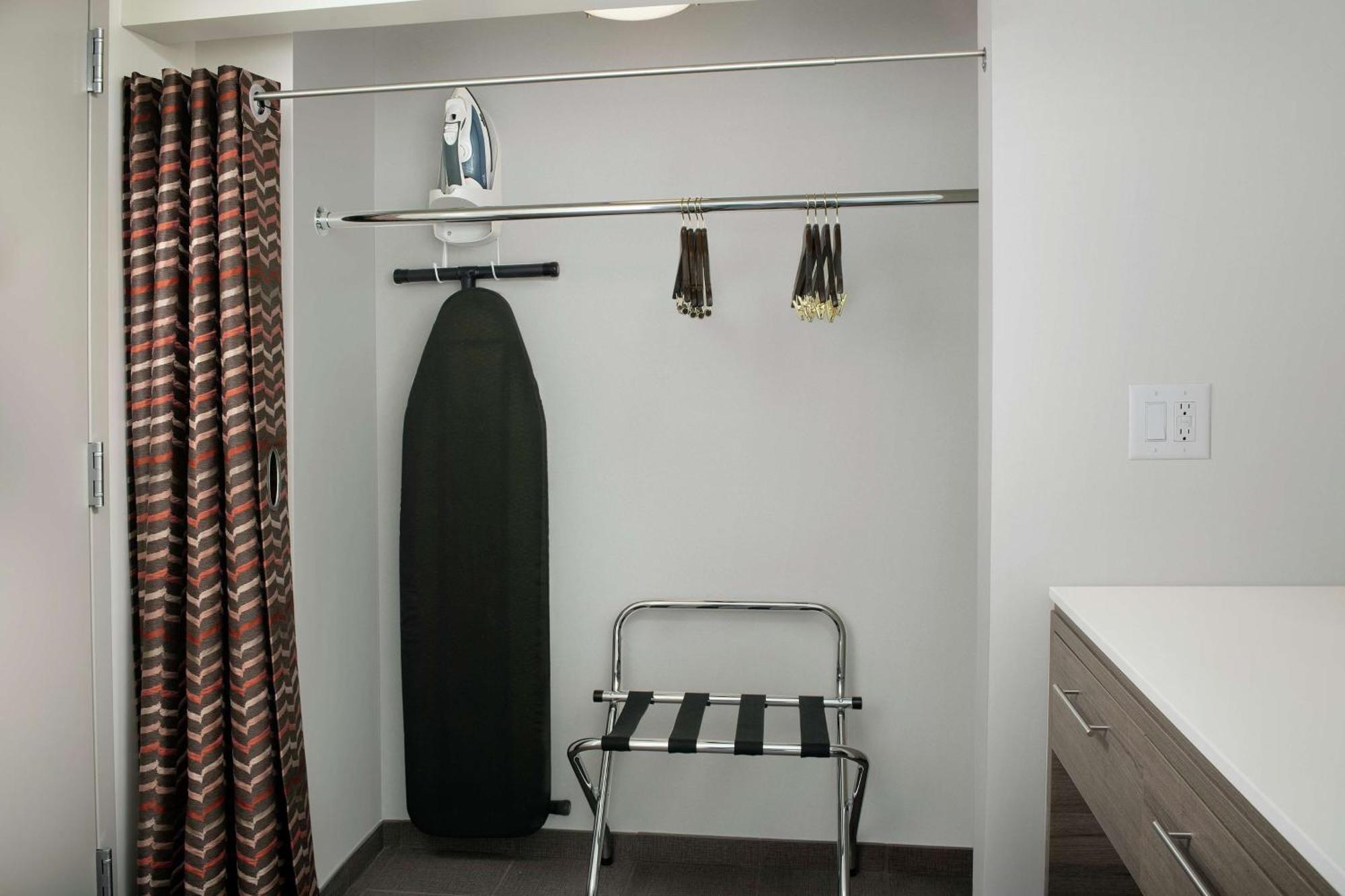 Home2 Suites By Hilton Atlanta Midtown Экстерьер фото